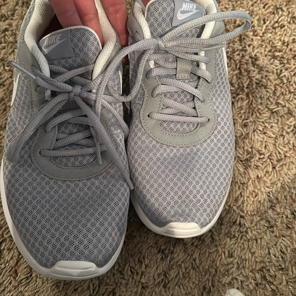 Nike Women’s grey Tanjun